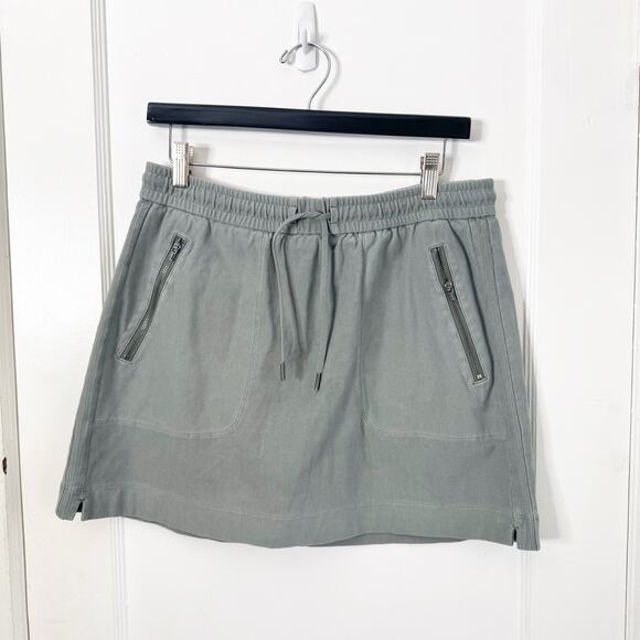 Athleta Farallon Mid Rise Skirt Semi Fitted Fern Green Activewear Hiking Size 10 - Picture 1 of 11